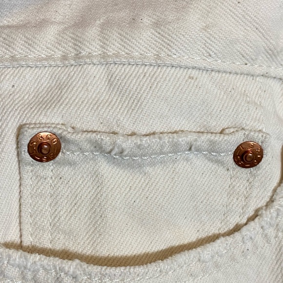 EUC LEVIS WEDGIE JEANS. FACTORY FREYED LEG HEM.SIZE 29. OFF WHITE COLORED - Picture 16 of 16